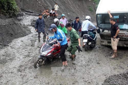 Hàng ngàn mét khối bùn đất chờ ụp xuống, quốc lộ 12 đối mặt nguy cơ tê liệt ảnh 1